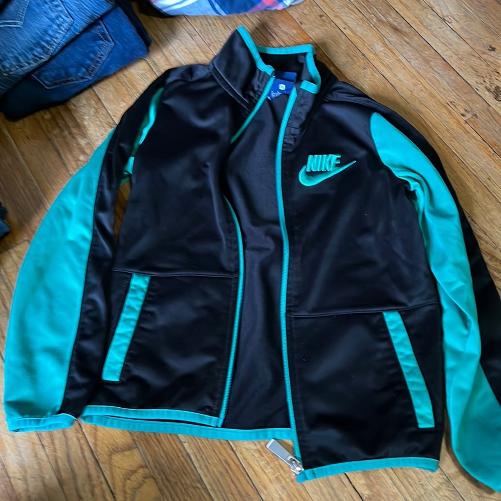 Black Nike jogging suit